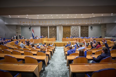 Vertrouwen in politici en Tweede Kamer laagst sinds 2012, maar vertrouwen in Europese Unie neemt toe