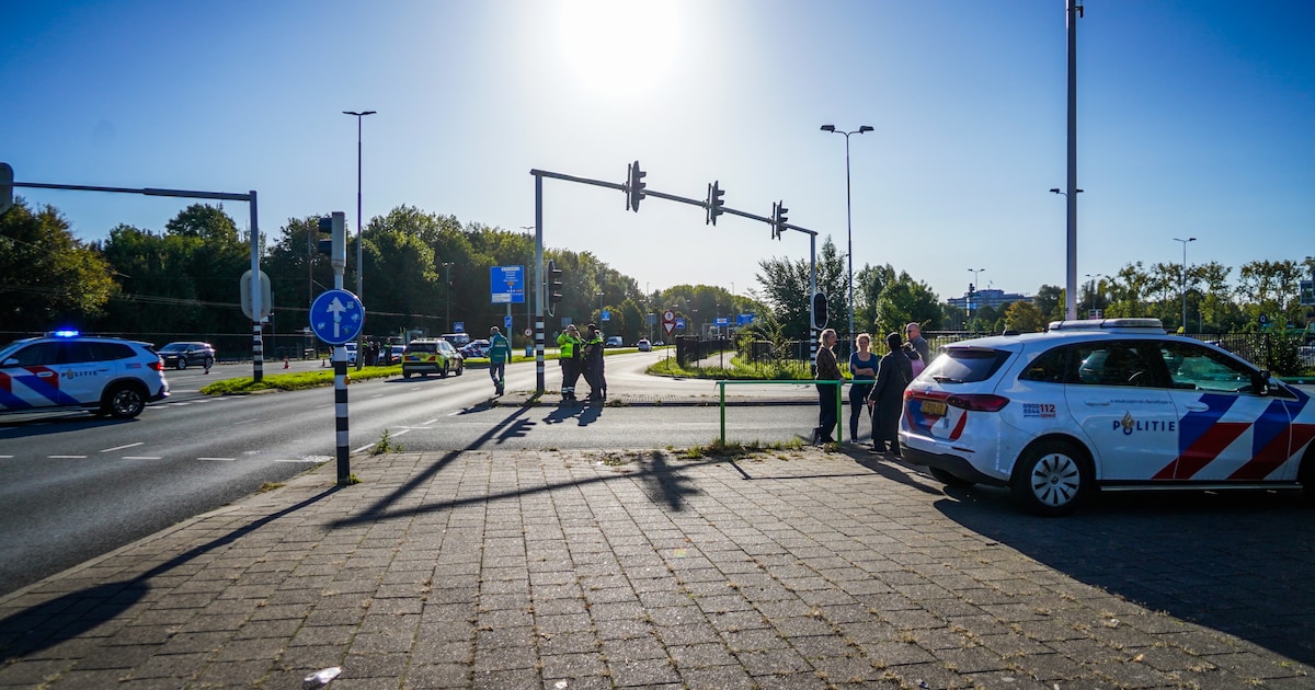 Voetganger gereanimeerd na zware aanrijding bij GelreDome: bestuurder aangehouden voor gevaarlijk rijgedrag.