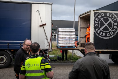 Fabriek ligt maanden stil, dan staan er plots honderden dozen koffie voor de deur