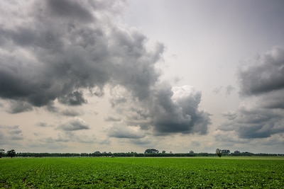 Dinsdag kans op onweer, hagel en flinke regenbuien