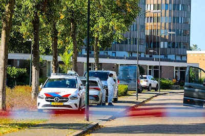 Politie ontruimt flats in Apeldoorn na aantreffen mogelijk drugslab