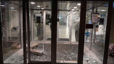 50 relschoppers betrokken bij vernielingen Loosdrecht, man (34) opgepakt