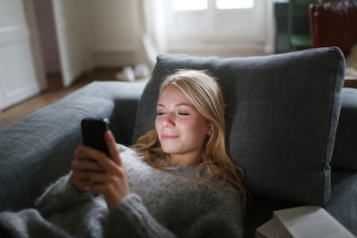 Werkgevers laten jongeren solliciteren via platform waar ze toch al veel zitten: 'Heeft ons 6000 reacties opgeleverd'