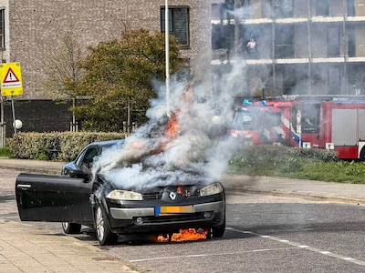 Auto vat tijdens het rijden vlam in Doesburg