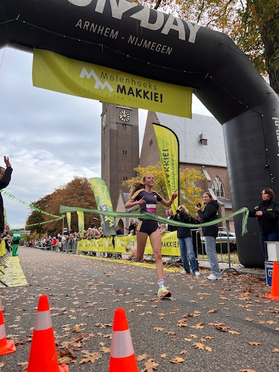 Bloed, zweet en een ‘smakkie’: deelnemers van Molenhoeks Makkie genieten van perfect sportweekend