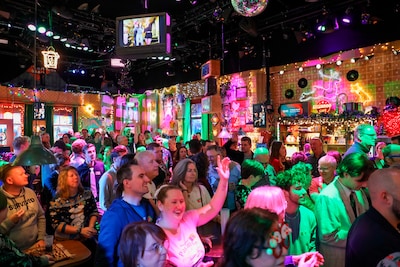 Top 2000 blijft lijst met oude witte mannen, maar deze twee gemeenten stemden wél op een solozangeres