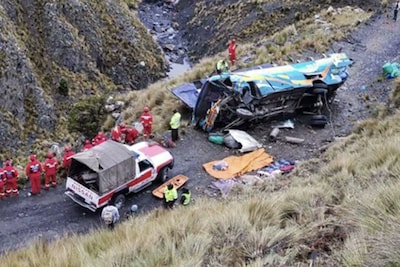 Bus stort 600 meter in ravijn in Bolivia: zeker 16 doden, ruim 30 gewonden