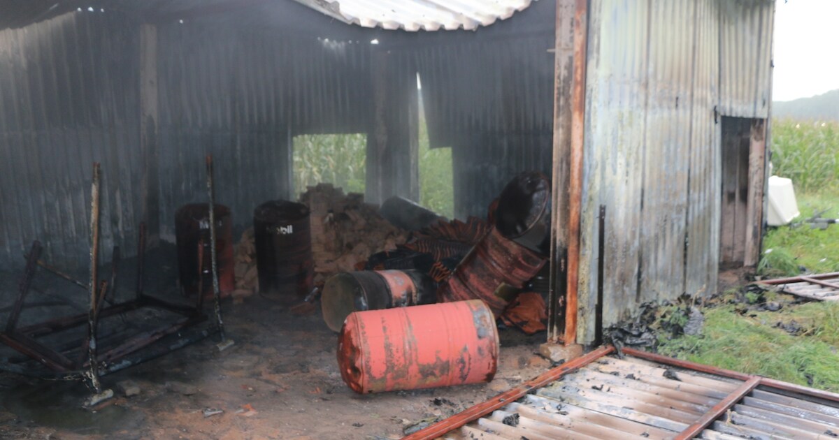 Spullen bouwdorp gaan in vlammen op