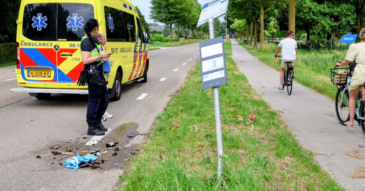 Scooterrijder klapt tegen verkeersbord en raakt gewond in Opheusden