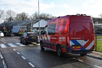 Brandweerman op weg naar reanimatie botst met auto in Beesd