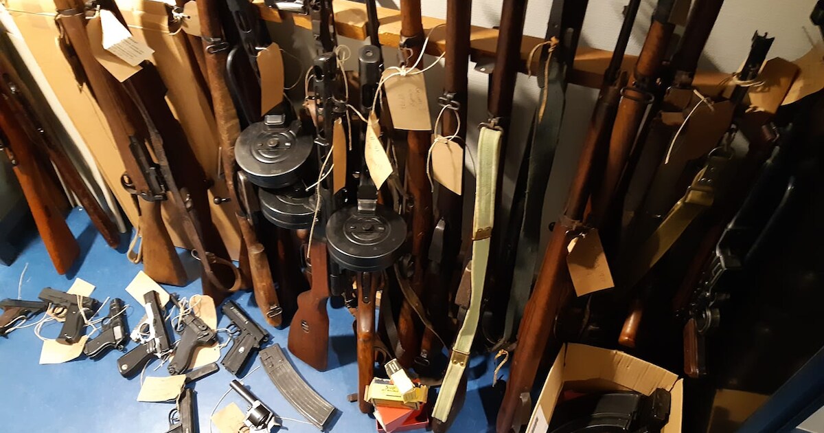 Illegale vuurwapens en munitie gevonden in woning in Deest