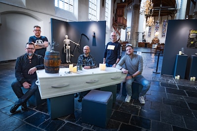 In stiltecabine in de kerk horen mensen 20 minuten lang dat ze doodgaan: ‘We helpen ze met wake-upcall’