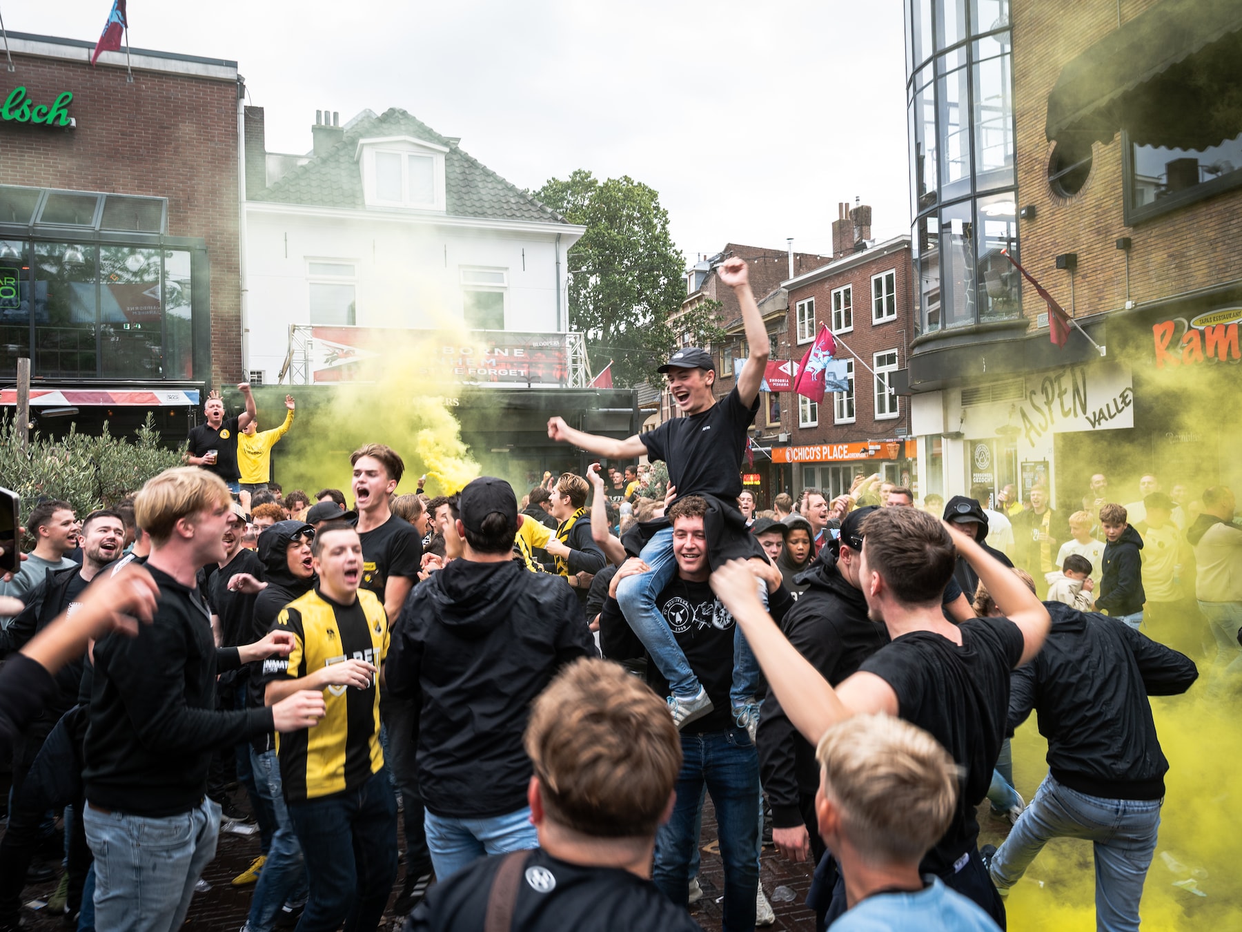 LIVE Vitesse | Eigenaar GelreDome wijst op contract • Coley Parry beschuldigt KNVB van machtsmisbruik • Schaay showt nieuw shirt 
