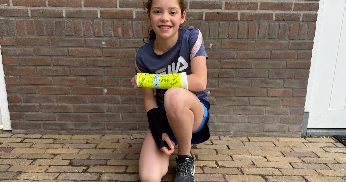 Eva (11) uit Arnhem loopt haar eerste Vierdaagse met twee gebroken ...