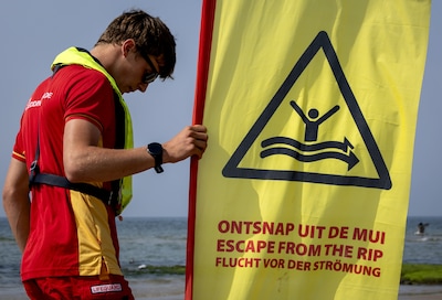 Reddingsbrigade waarschuwt zwemmers in recreatieplassen: ‘Het lijkt een kalm zwembad’