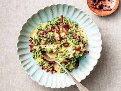 Wat Eten We Vandaag: Stamppot boerenkool met masala-roomsaus en spekjes van London Loy