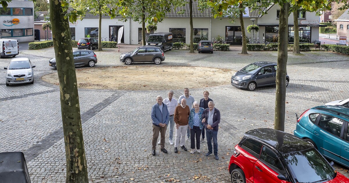 Riel plaatst een kei midden in de zon: smoel voor Dorpsplein | Brabant ...