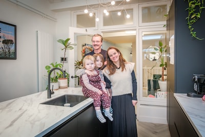 In deze ruime woning mét werfkelder aan de Oudegracht in Utrecht zit je op de eerste rij, maar binne