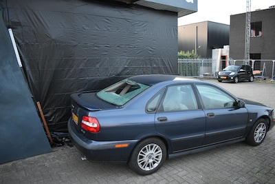 Explosie bij autobedrijf zorgt voor schade en veel vragen: ‘Ik kan het niet plaatsen’