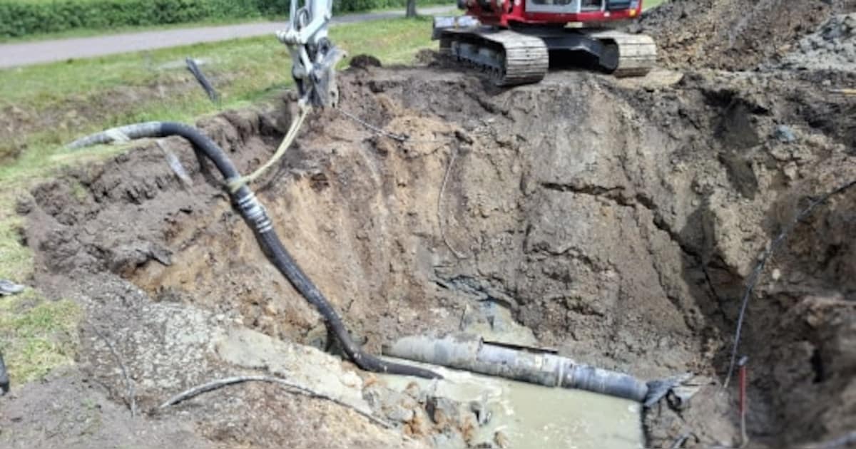Tankstation langs N65 onbereikbaar door kapotte riolering, rioolwater Helvoirt tijdelijk opgeslagen