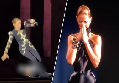 Céline Dion valt op podium in Parijs en vergeet tekst van iconisch nummer: ‘Het spijt me’