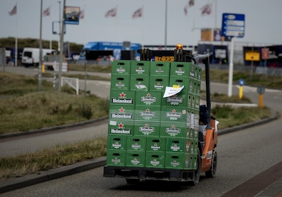 Heineken wil 'eenvoudiger gaan werken' en ontslaat 400 mensen op hoofdkan­toor
