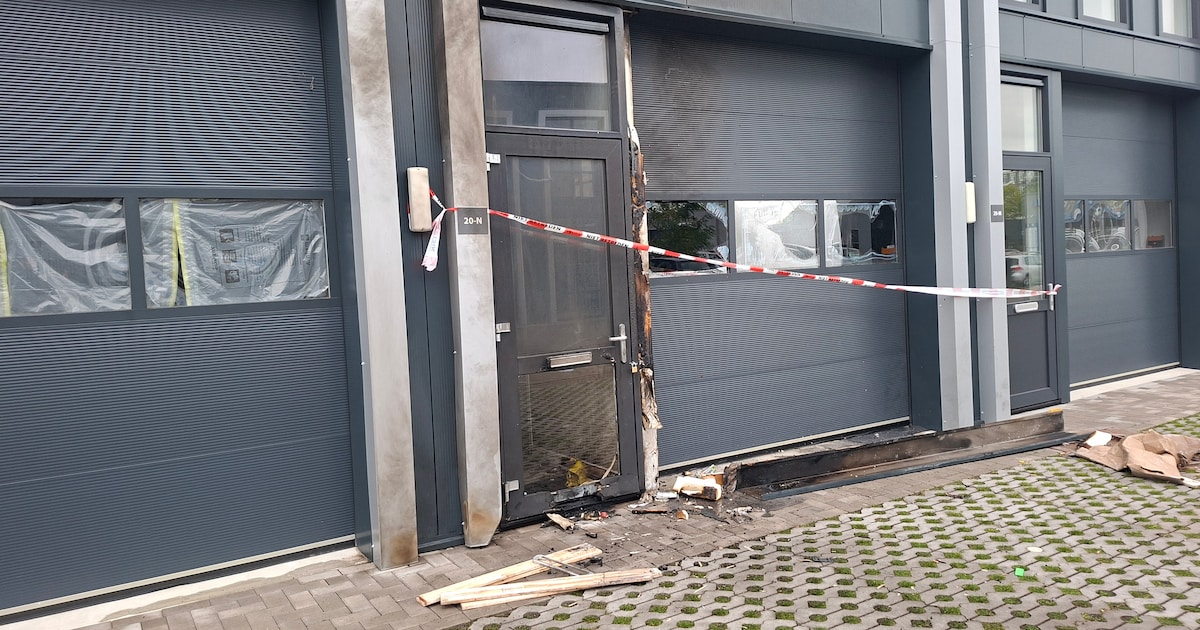 Explosie verandert gevel gloednieuw bedrijf in een ravage: ‘het lijkt ...