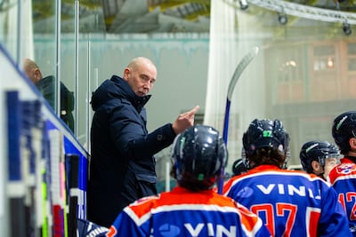 Coach eist na overtuigende winst in Amsterdam twee snelle zeges voor Devils in play-offs