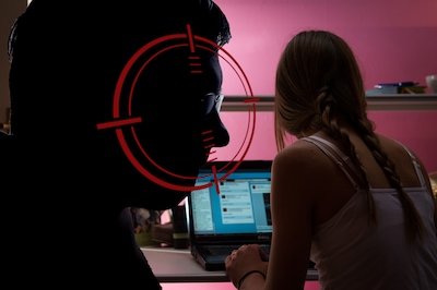 Grootschalige afpersing op populaire sekswebsite Kinky: honderden slachtoffers, twee mannen opgepakt