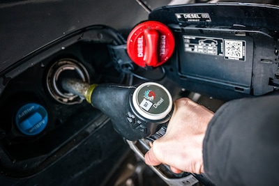 Benzine in België duurder, maar nog véél goedkoper dan in Nederland: dit is het verschil