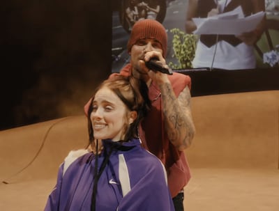 Superfan Billie Eilish in tranen na serenade van Justin Bieber op Coachella: miljoenen views
