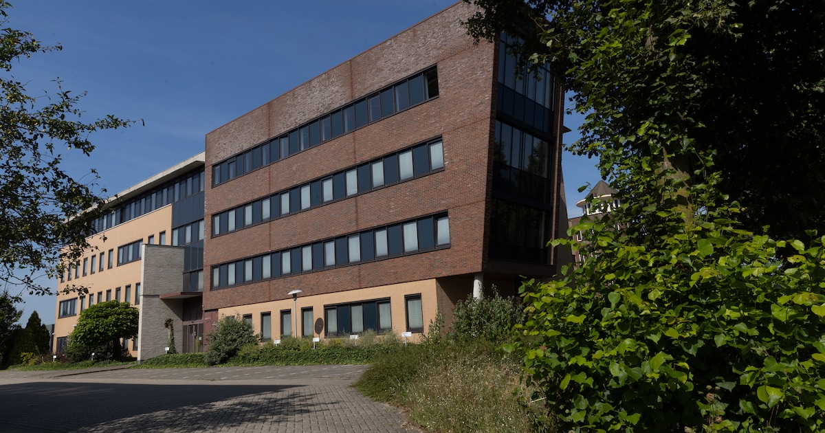 Bureau adviseert extra toezicht op nieuw azc tijdens voetbalwedstrijden ...
