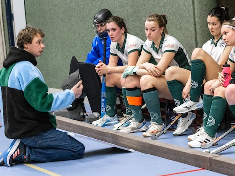 De spagaat tussen veld en zaal: ‘Hockeyen in de zaal heeft in Nederland weinig prioriteit’