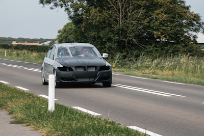 Gerepareerde BMW van fatale rit in Zeeland rijdt weer over de weg, voor de ogen van nabestaanden