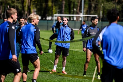 Alexander Büttner denkt na over bijzondere dubbelfunctie bij Vitesse: ‘Ik vind het nu al leuk om met