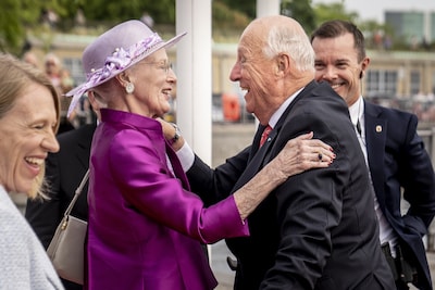 Koningin Margrethe opnieuw opgenomen in ziekenhuis, mist uitvaart Harald