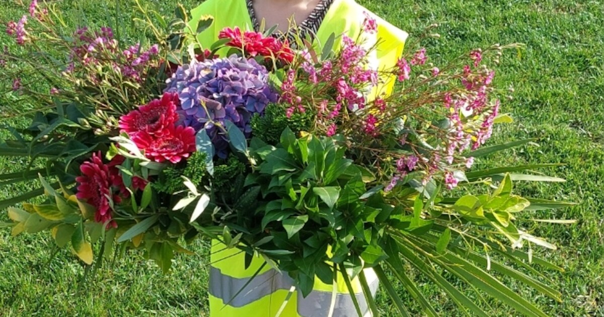 Boris (5) legt bloemen voor gevallenen Market Garden en de Narrenkap benoemt nieuwe prins