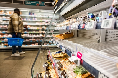 Reguliere leveringen aan Albert Heijn-supermarkten volledig hervat: schappen worden weer voller