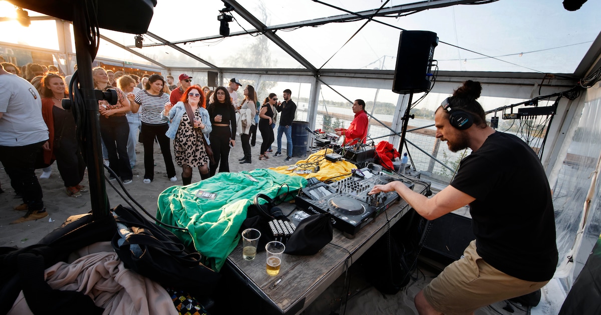 Strandbar Stek weer even terug op Waalplein: ‘Het is nog steeds een ...