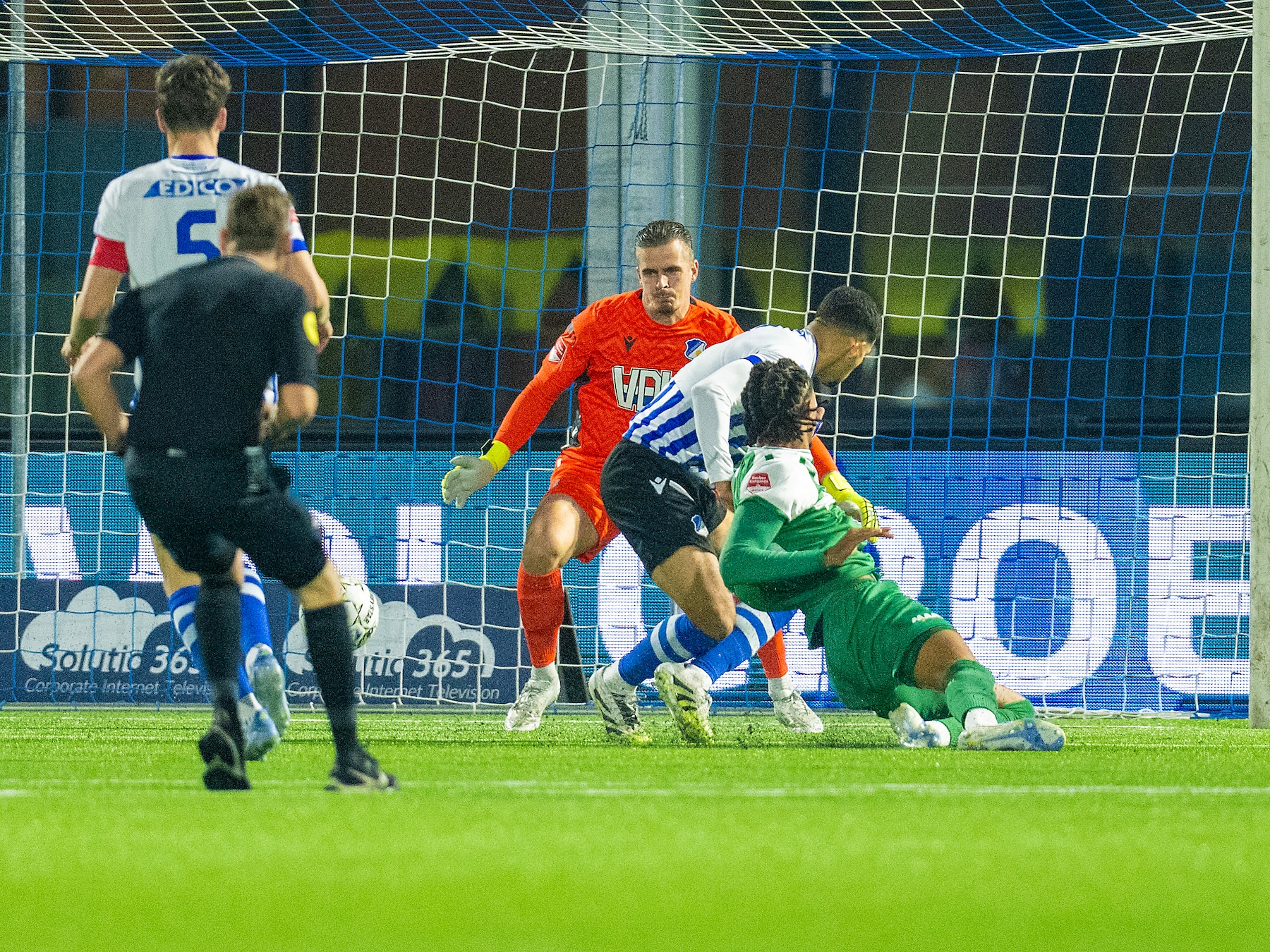 LIVE | FC Eindhoven komt via kopbal van Tyrese Simons op gelijke stand tegen FC Dordrecht