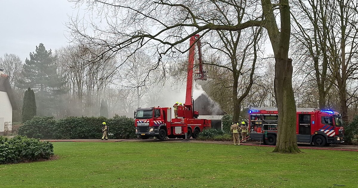 Felle brand in schuur in Sevenum, brandweer met meerdere wagens ter plaatse | Horst aan de Maas