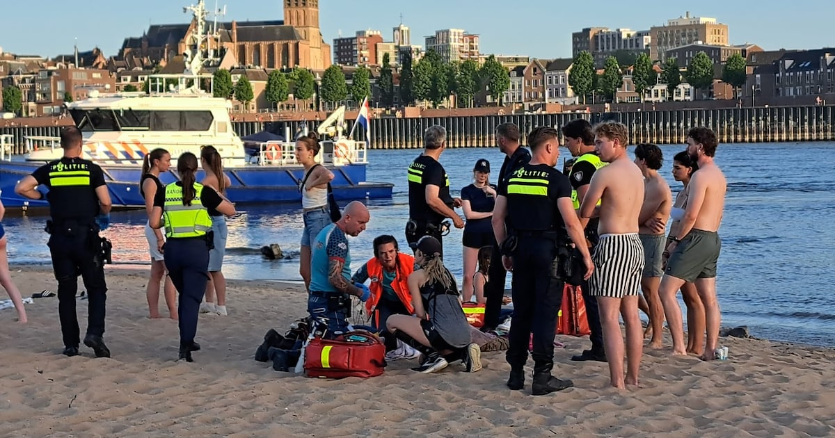 Omstanders redden drenkeling uit de Waal bij Nijmegen