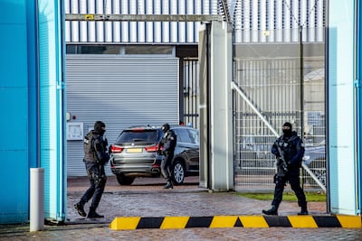 Vertrouwelijke gesprekken voeren met drie camera’s op je gericht: ‘Beklemmend en ongemakkelijk’