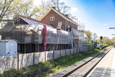Reiziger en Pieterpadloper kunnen dit jaar nog aan de koffie in verbouwd station Vorden