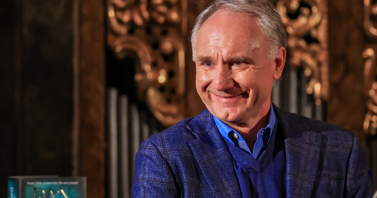 Bestsellerauteur Dan Brown zoekt huis op de Veluwe: ‘Ik fiets altijd en eet stroopwafels’