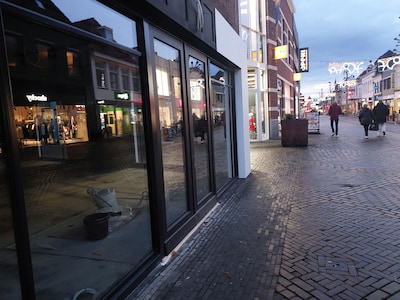 Kledingwinkel G-Star opent voor de kerstdagen in vroegere Score in de Hamburgerstraat