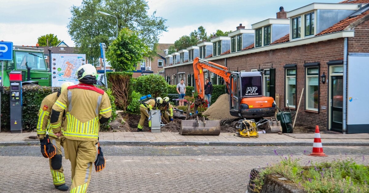 Gaslek in Veenendaal tijdens weghalen boom, omwonenden gewaarschuwd ...