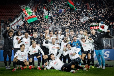 NEC-aanvoerder na bezoek Boekhoorn in kleedkamer: 'Als we op deze plek eindigen zorg ik dat die bonus op tafel komt'