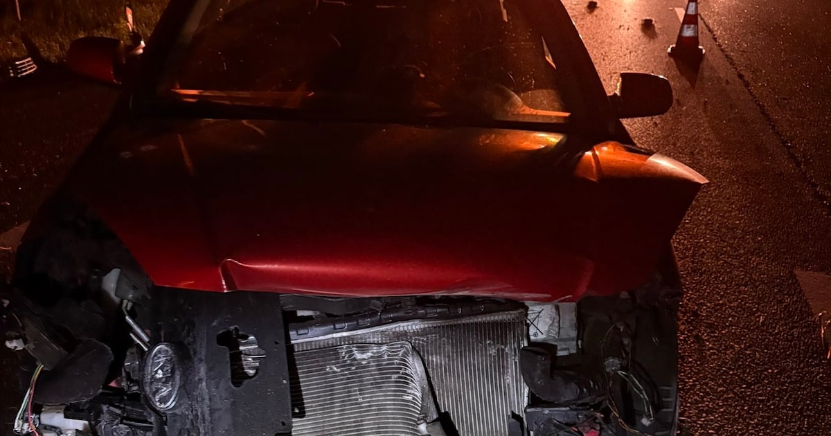 Auto zwaar beschadigd na botsing tegen vangrail op A2 bij Valkenswaard