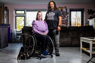 Nancy is opgegeven door artsen, maar in Dexters armen voelt ze even geen pijn: ‘Als we dansen, vergeet ik het’